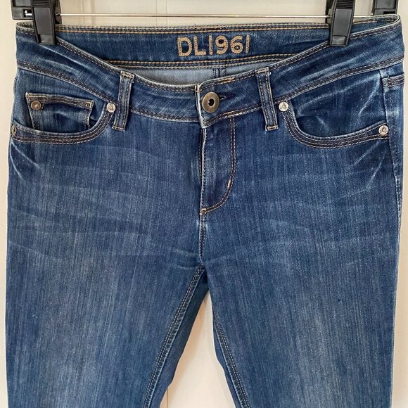 DL1961 Medium Wash Jeans - Picture 6 of 6